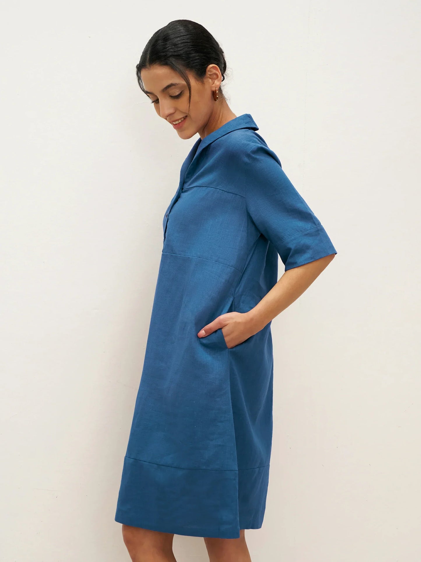 Livia™ | Robe courte en lin à col châle