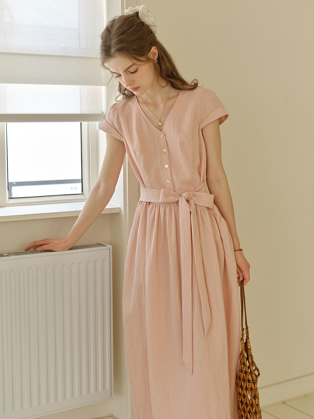 Sofia™ | Robe à col en V avec nœud