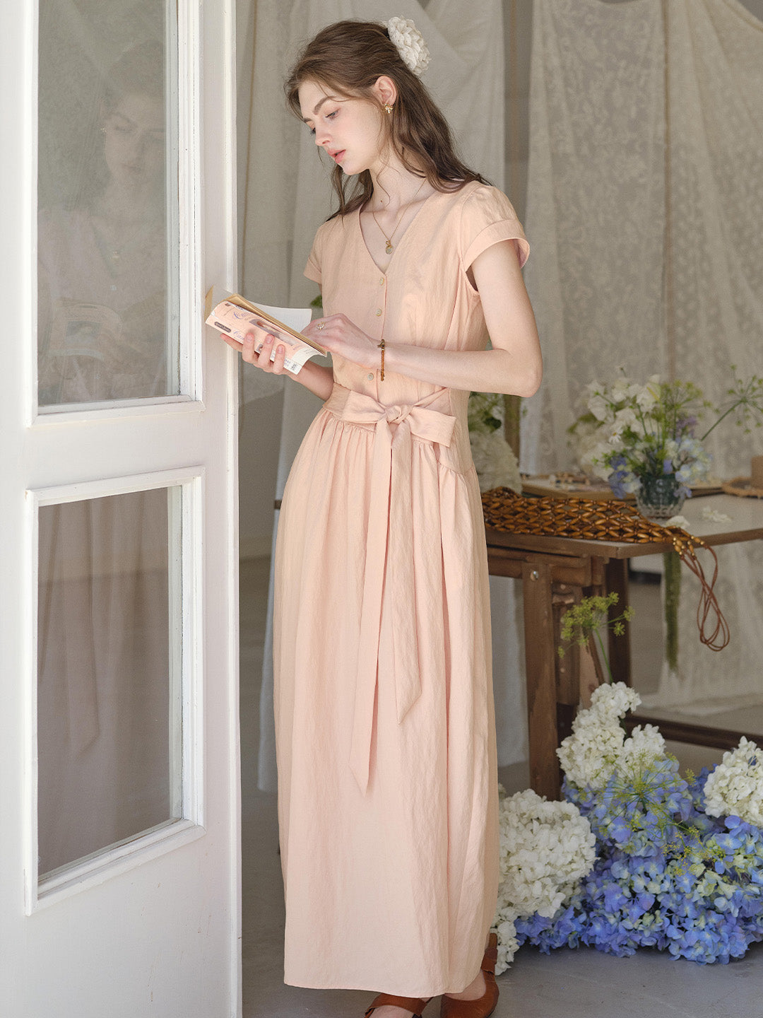 Sofia™ | Robe à col en V avec nœud