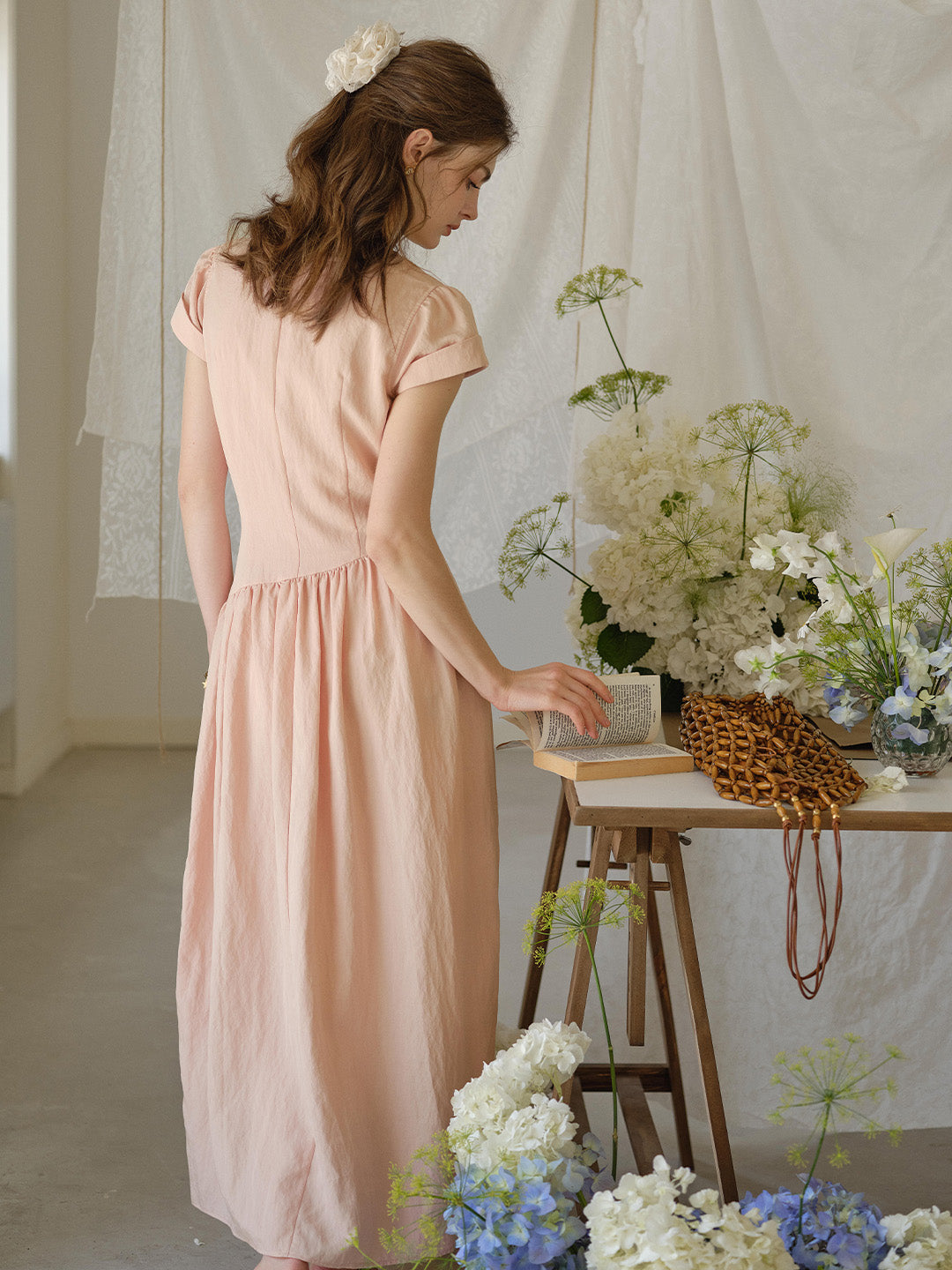 Sofia™ | Robe à col en V avec nœud