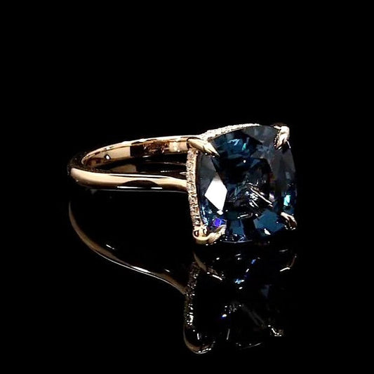 Safiya™ | Bague saphir bleu coussin or rose