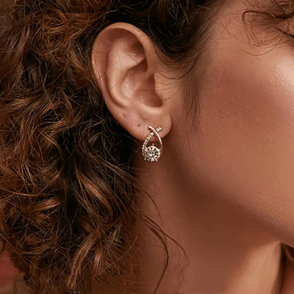 Lilou™ | Boucles d’oreilles clous croix dorée