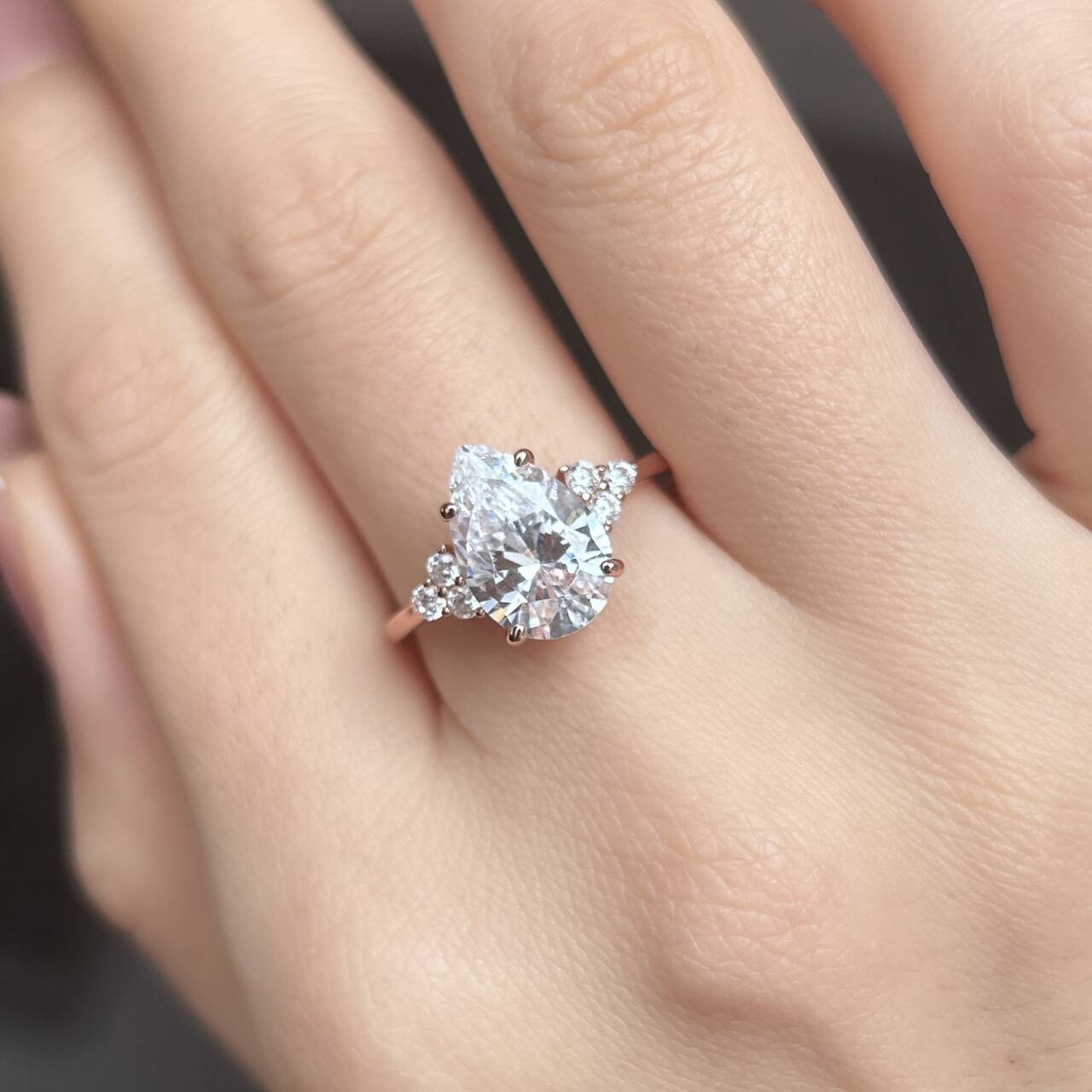 Elara™ | Bague de fiançailles poire 3 pierres