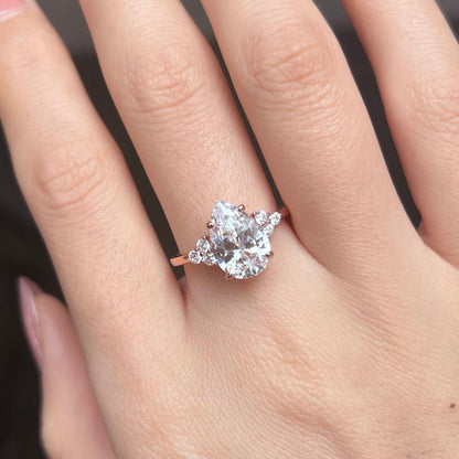 Elara™ | Bague de fiançailles poire 3 pierres