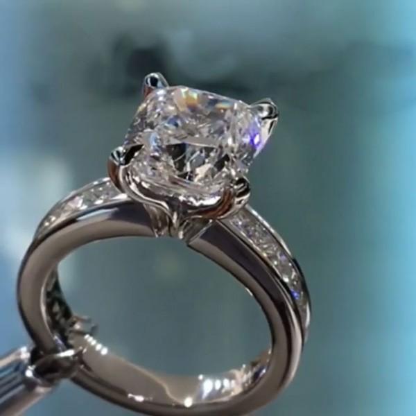 Roxane™ | Bague de fiançailles coussin 3 carats