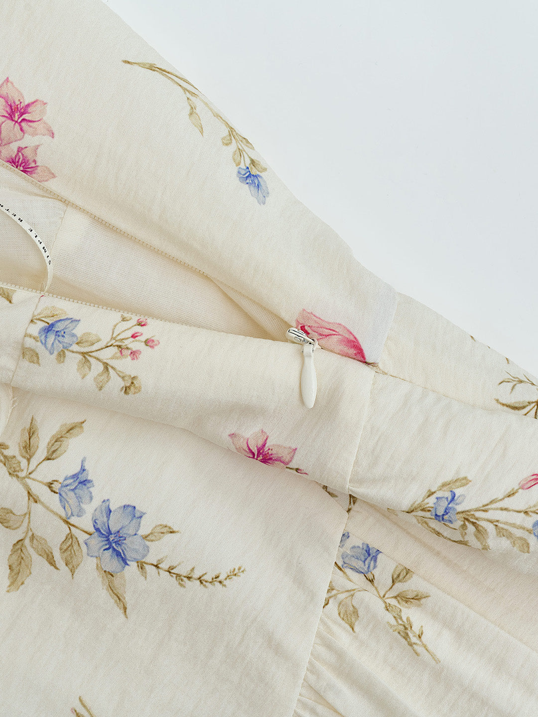 Victoria™ | Robe à col en cœur floral