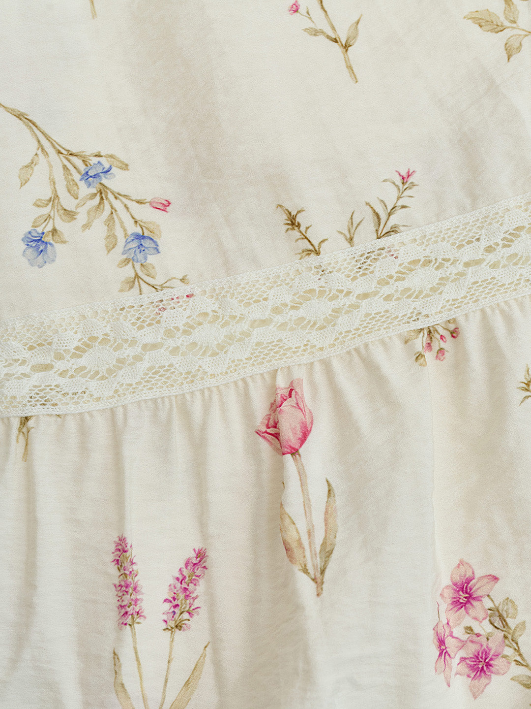 Victoria™ | Robe à col en cœur floral