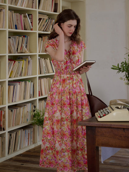 Adalyn™ | Robe à col ondulé brodée