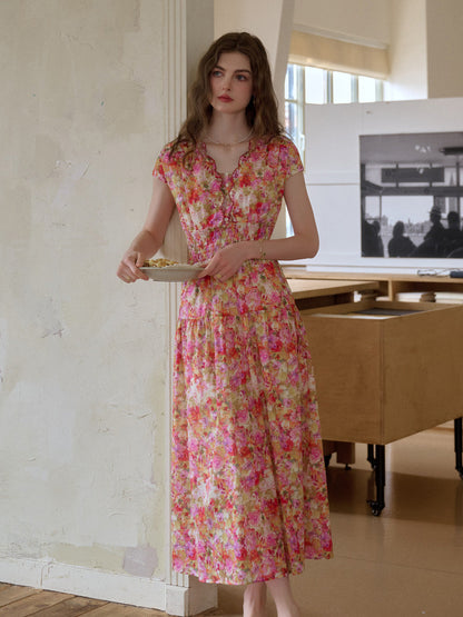 Adalyn™ | Robe à col ondulé brodée