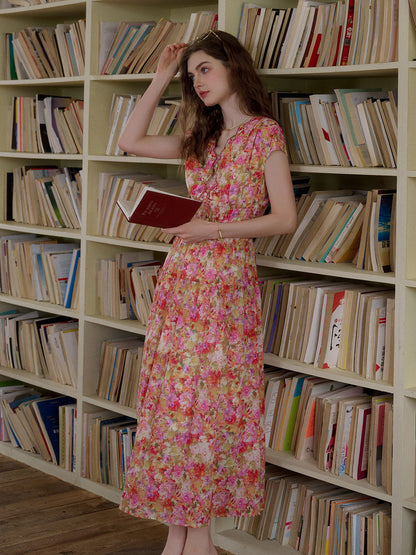 Adalyn™ | Robe à col ondulé brodée