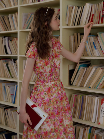 Adalyn™ | Robe à col ondulé brodée