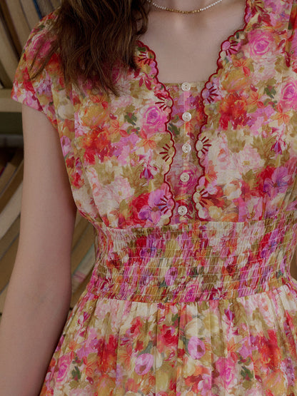Adalyn™ | Robe à col ondulé brodée