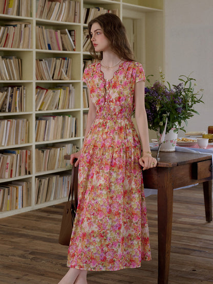 Adalyn™ | Robe à col ondulé brodée