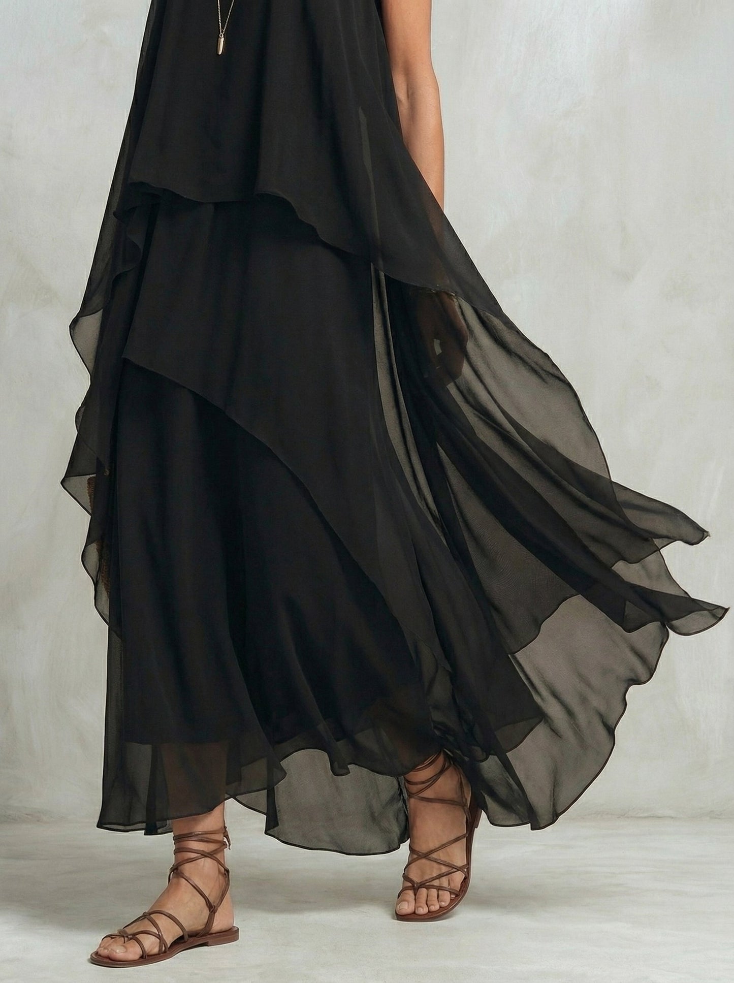 Noir™ | Robe longue en mousseline superposée