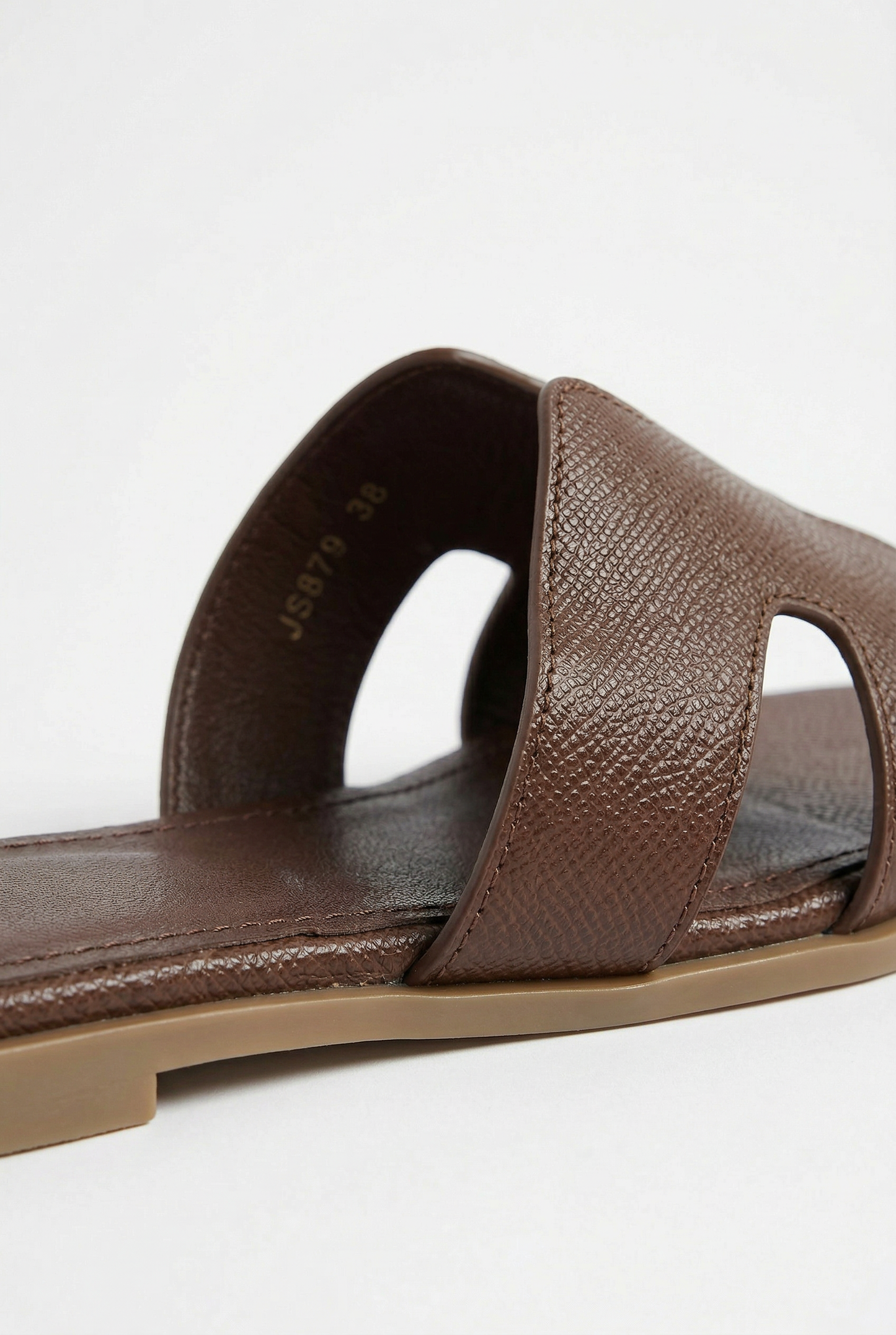 GÉOMÉA™ | SANDALES PLATES EN SIMILICUIR