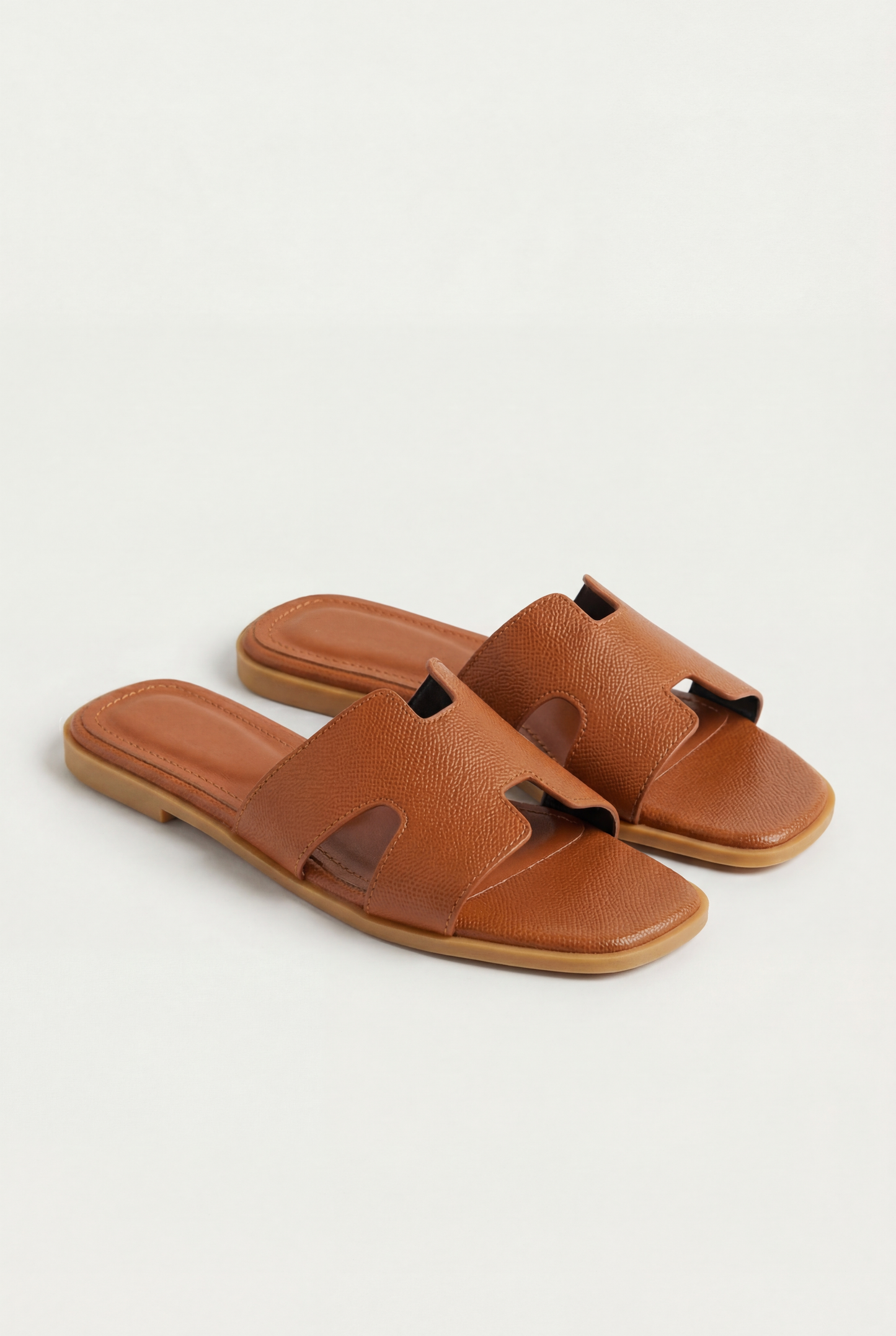 GÉOMÉA™ | SANDALES PLATES EN SIMILICUIR
