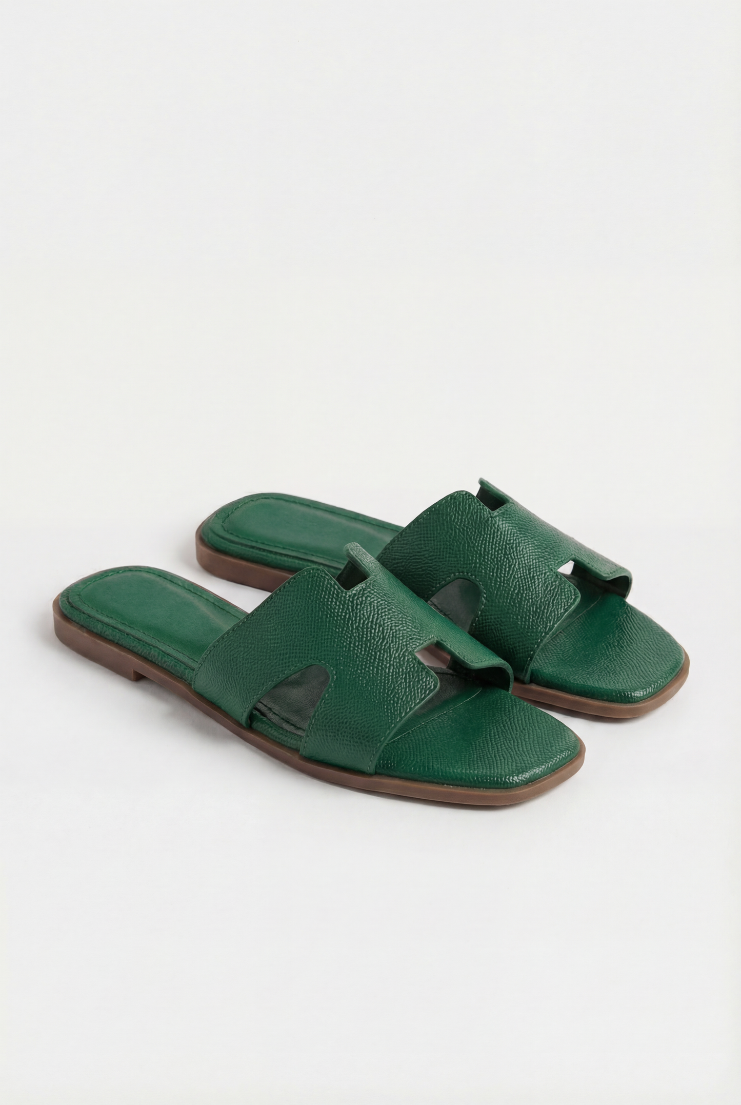 GÉOMÉA™ | SANDALES PLATES EN SIMILICUIR
