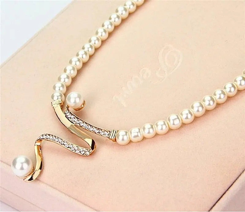 Perla™ | Ensemble collier et boucles d’oreilles en perles naturelles