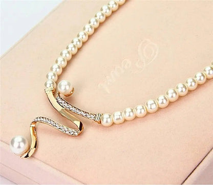 Perla™ | Ensemble collier et boucles d’oreilles en perles naturelles