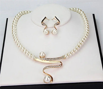 Perla™ | Ensemble collier et boucles d’oreilles en perles naturelles