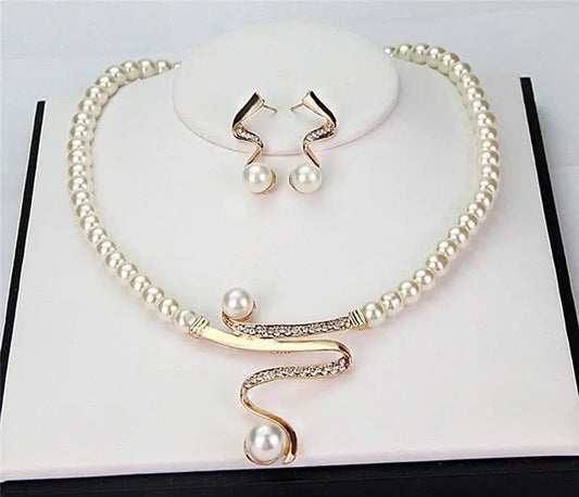 Perla™ | Ensemble collier et boucles d’oreilles en perles naturelles