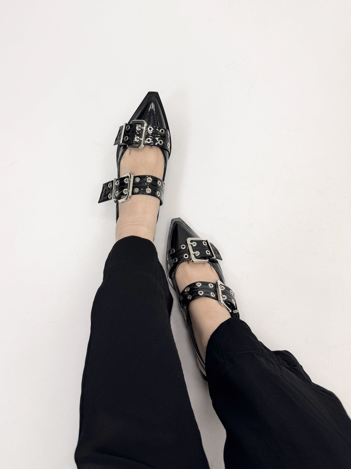 Giavanna™ | Ballerine en vernis cloutée