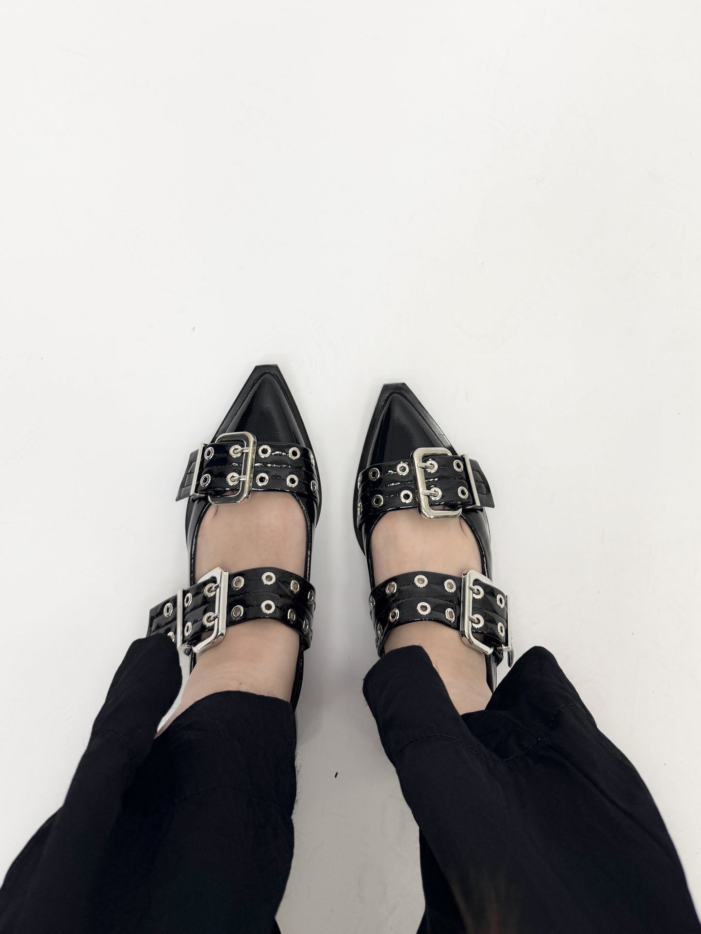 Giavanna™ | Ballerine en vernis cloutée
