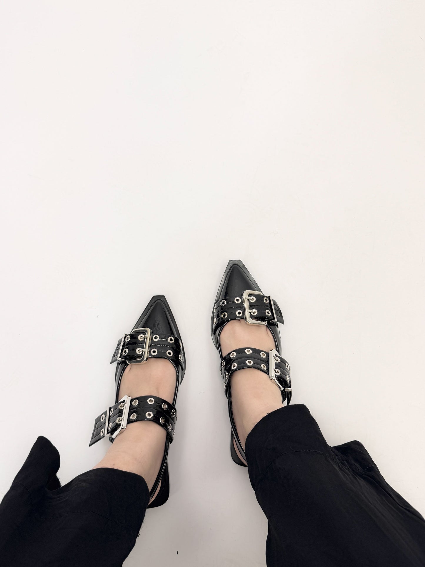 Giavanna™ | Ballerine en vernis cloutée
