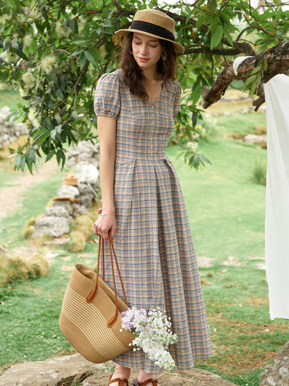 Nyra™ | Robe à col en V à carreaux