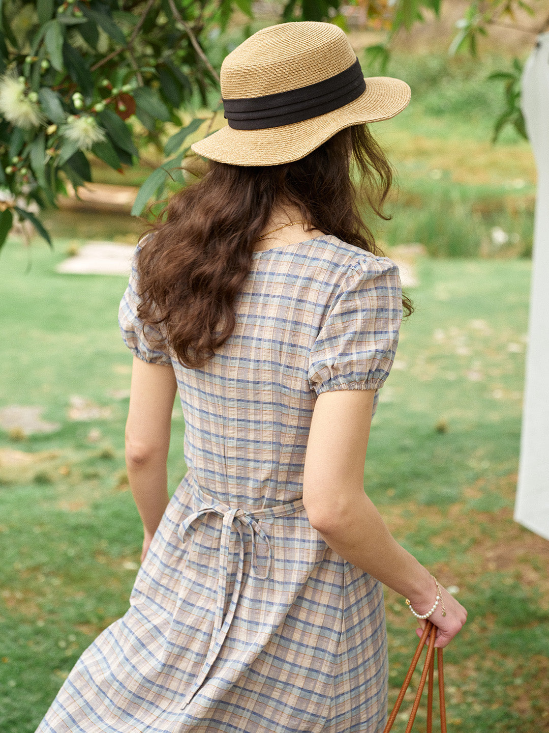 Nyra™ | Robe à col en V à carreaux