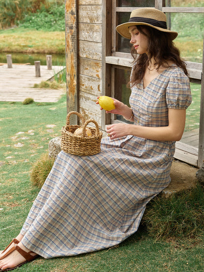 Nyra™ | Robe à col en V à carreaux