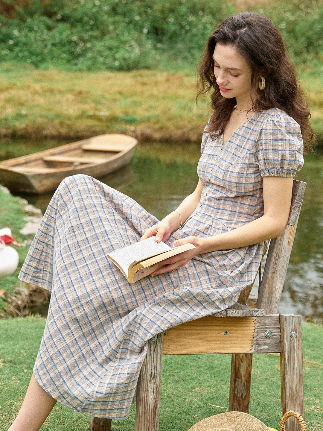Nyra™ | Robe à col en V à carreaux