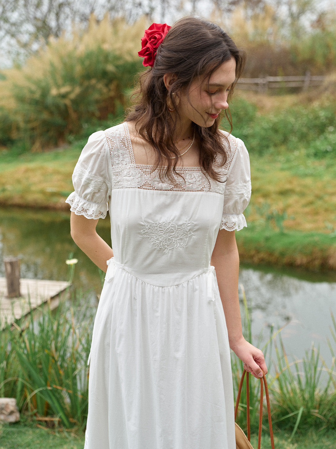Luella™ | Robe brodée à encolure carrée