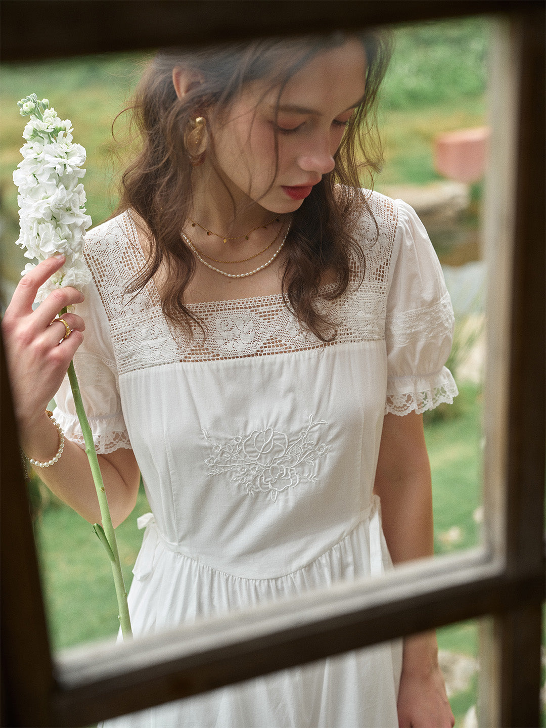 Luella™ | Robe brodée à encolure carrée
