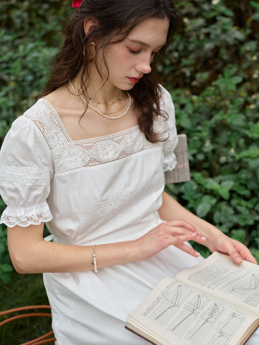 Luella™ | Robe brodée à encolure carrée