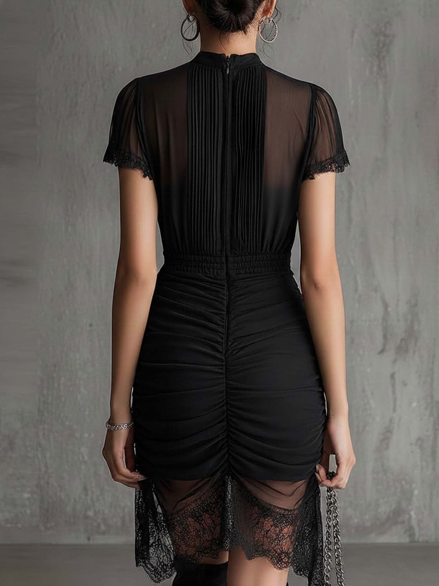 Dentelle™ | Mini robe en mousseline plissée noire