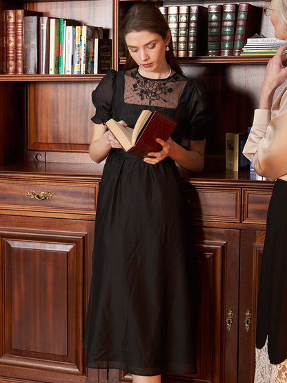 Ariella™ | Robe en maille brodée